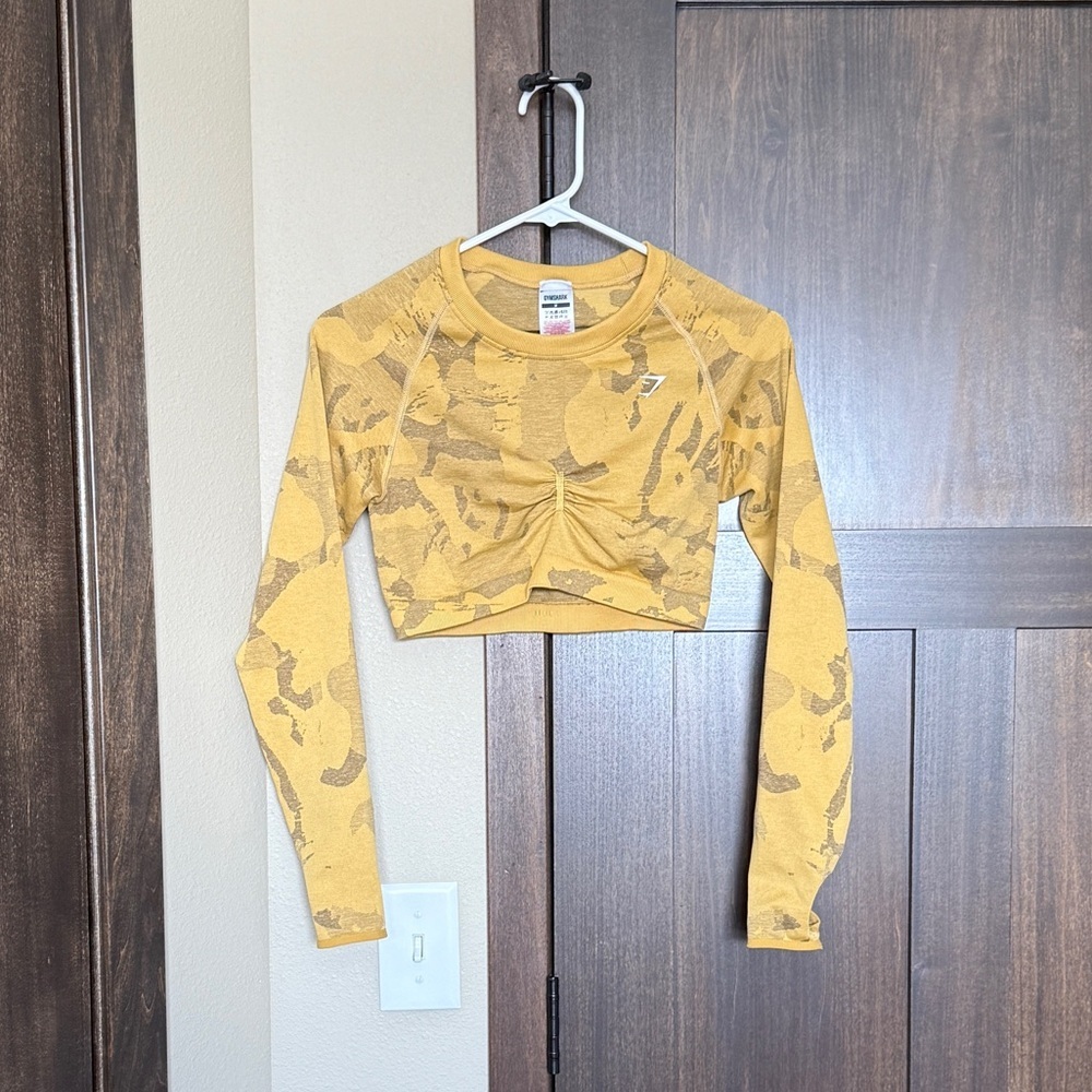 Gymshark Women’s Adapt Camo Yellow Long Sleeve Gym Crop Top Shirt Size Medium